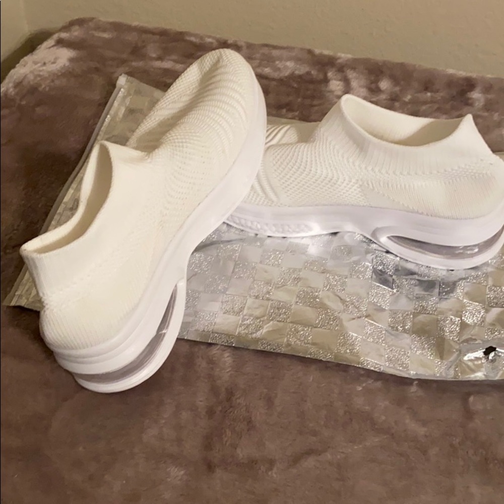 Cream walking shoes